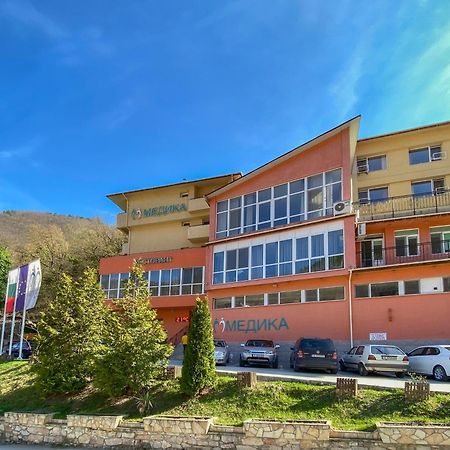 فندق Balneo Comlex Medica Narechen Narechenski Bani المظهر الخارجي الصورة